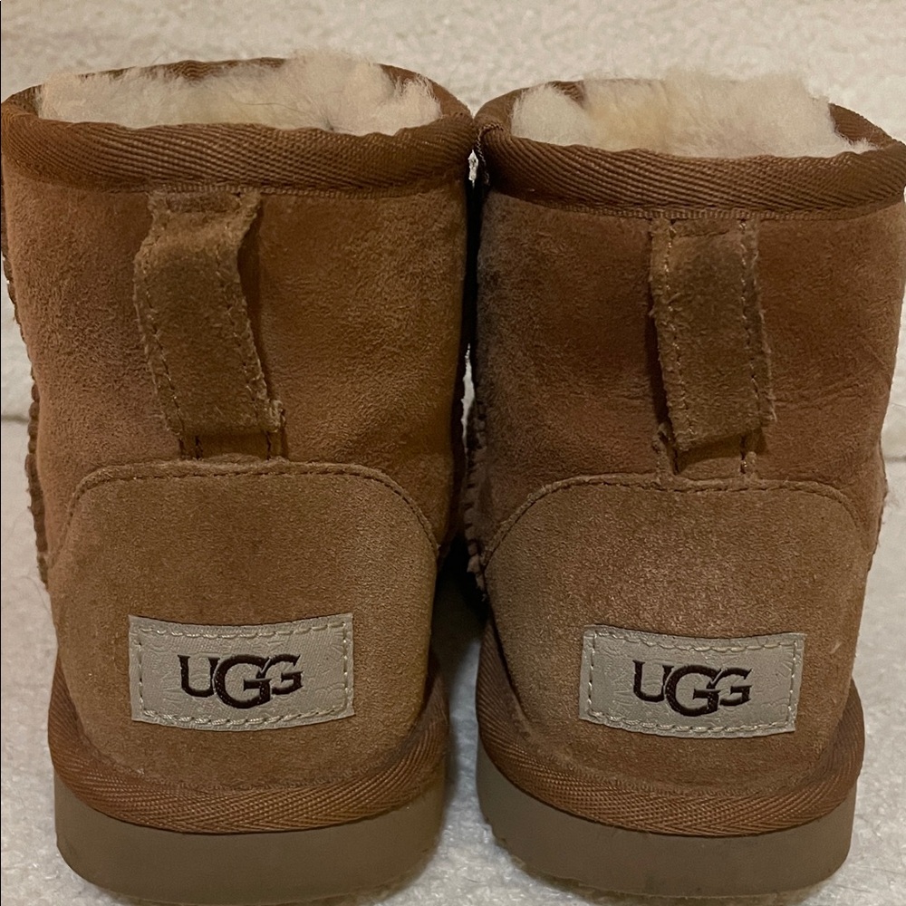 UGG Kids Chestnut Suede Boots - Picture 2 of 3